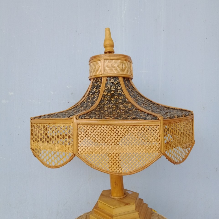 Ảnh của Đèn Bát Giác Để Bàn Bao La